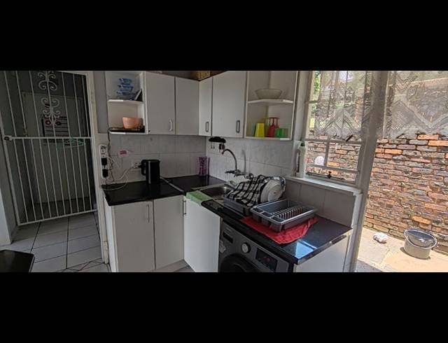 2 BEDROOM TOWNHOUSE FOR SALE IN ROODEPOORT